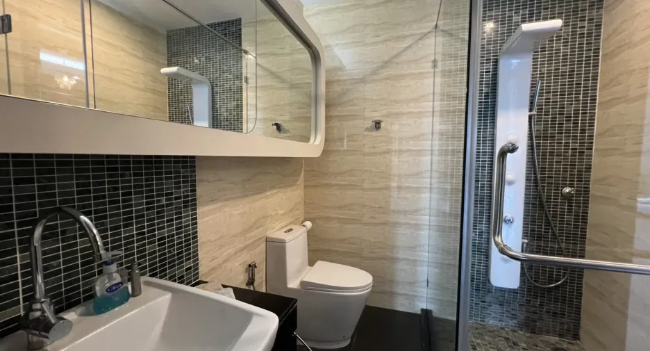 For rent 2 bedrooms condo in Bang Lamung, Chonburi