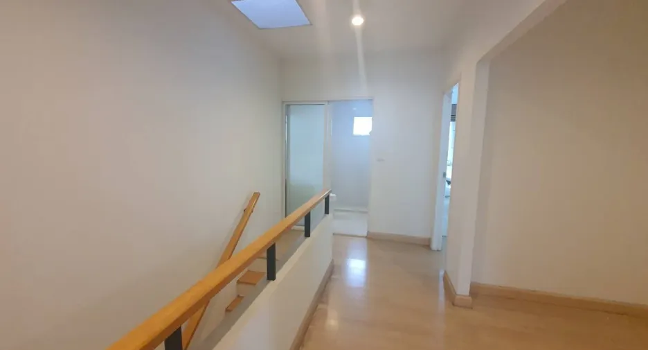 Casa adosada en venta de 2 habitaciones en Mueang Pathum Thani, Pathum Thani