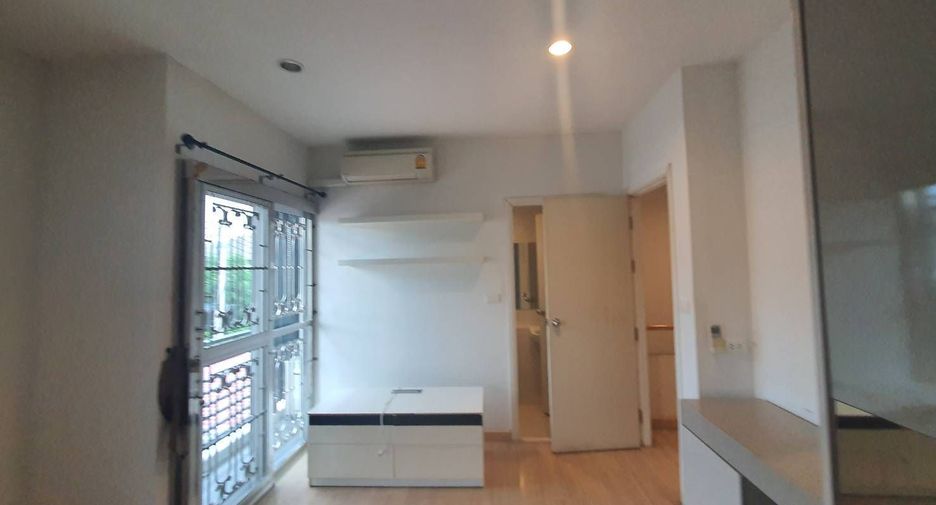 出售 2 卧室 联排别墅 在 Mueang Pathum Thani, Pathum Thani