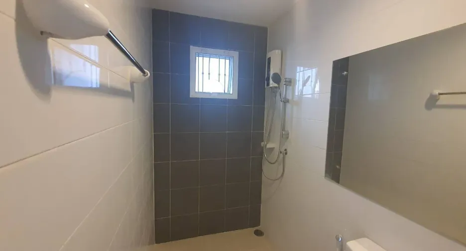 Casa adosada en venta de 2 habitaciones en Mueang Pathum Thani, Pathum Thani
