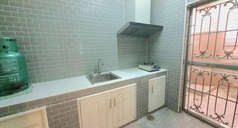Casa adosada en venta de 2 habitaciones en Mueang Pathum Thani, Pathum Thani