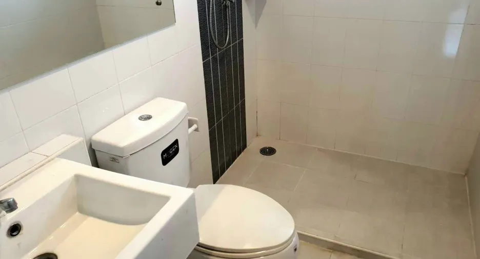 Casa adosada en venta de 2 habitaciones en Mueang Pathum Thani, Pathum Thani