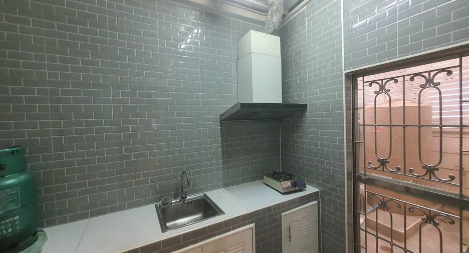 出售 2 卧室 联排别墅 在 Mueang Pathum Thani, Pathum Thani