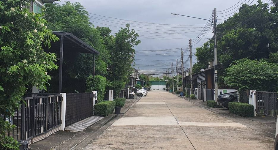 出售 2 卧室 联排别墅 在 Mueang Pathum Thani, Pathum Thani