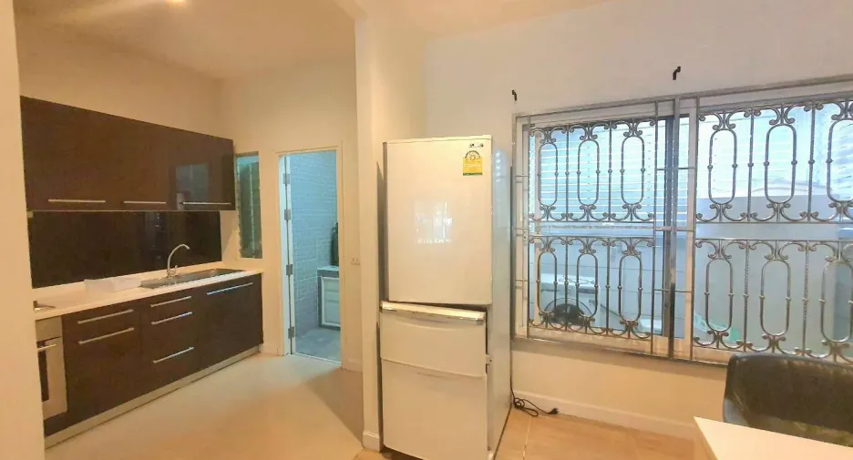 Casa adosada en venta de 2 habitaciones en Mueang Pathum Thani, Pathum Thani