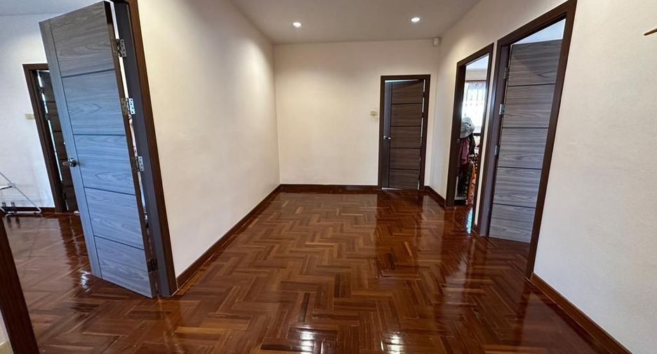 Casa en venta de 3 habitaciones en Bang Lamung, Chonburi
