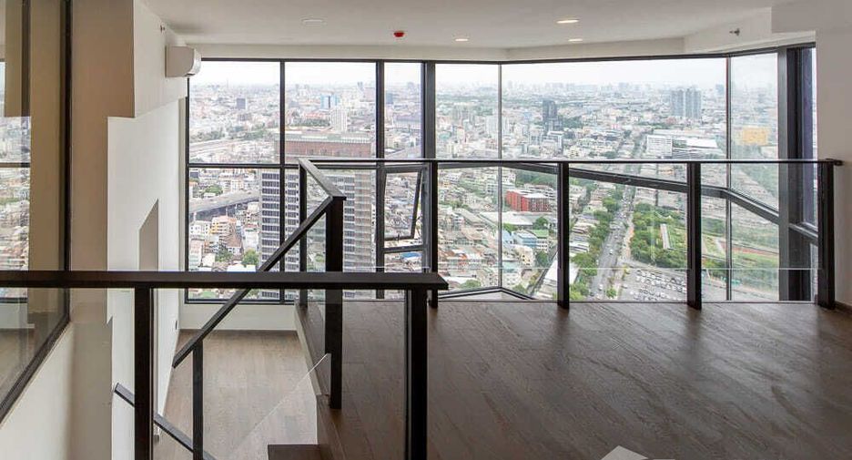 À vendre 2 chambres condo à Bang Rak, Bangkok