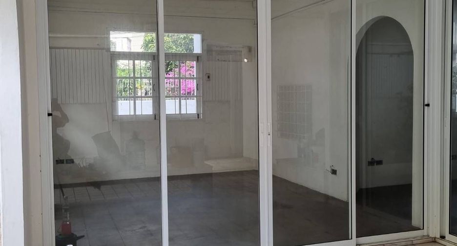 À vendre 4 chambres maison à Yan Nawa, Bangkok