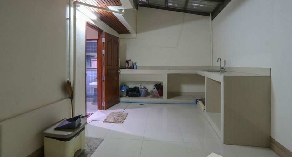 For sale 3 bedrooms townhouse in Phra Khanong, Bangkok