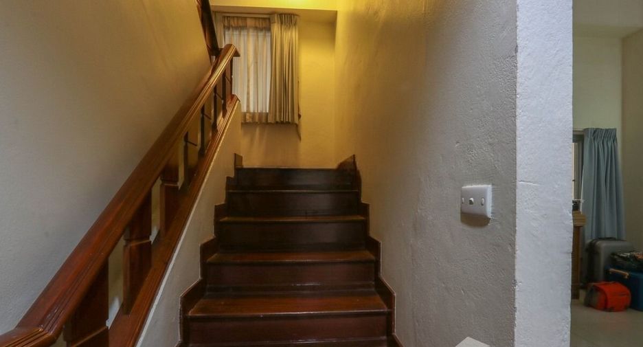For sale 3 bedrooms townhouse in Phra Khanong, Bangkok