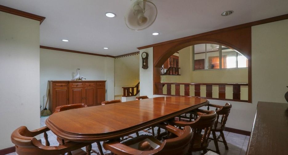 For sale 3 bedrooms townhouse in Phra Khanong, Bangkok