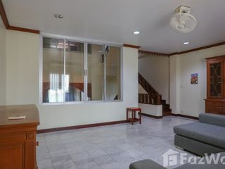 出售 3 卧室 联排别墅 在 Phra Khanong, 曼谷