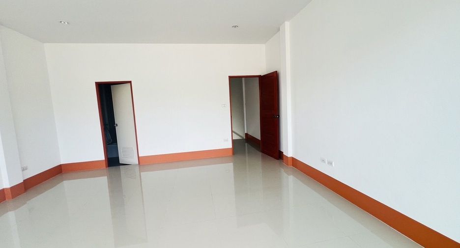 For sale 2 bedrooms retail Space in Thalang, Phuket