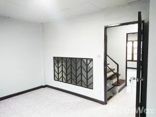For sale 4 bedrooms townhouse in Don Mueang, Bangkok