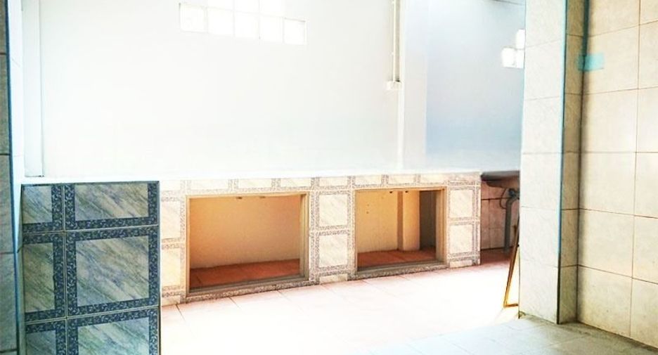 For sale 4 bedrooms townhouse in Don Mueang, Bangkok