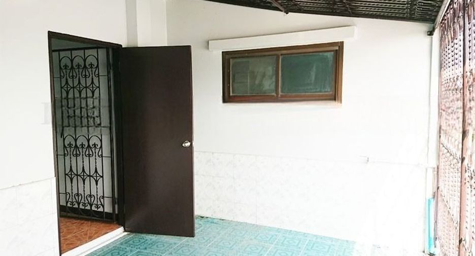 For sale 4 bedrooms townhouse in Don Mueang, Bangkok