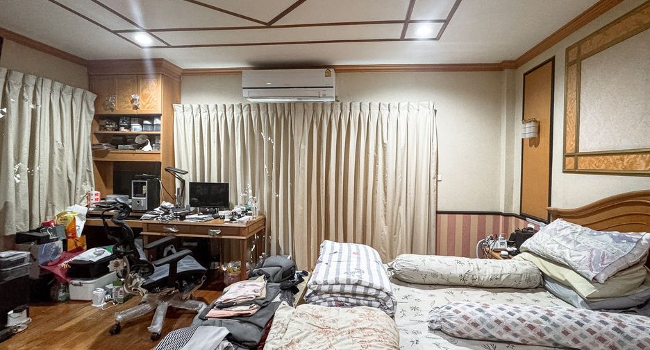 Haus zum Kauf mit 3 Zimmer in Bang Khun Thian, Bangkok