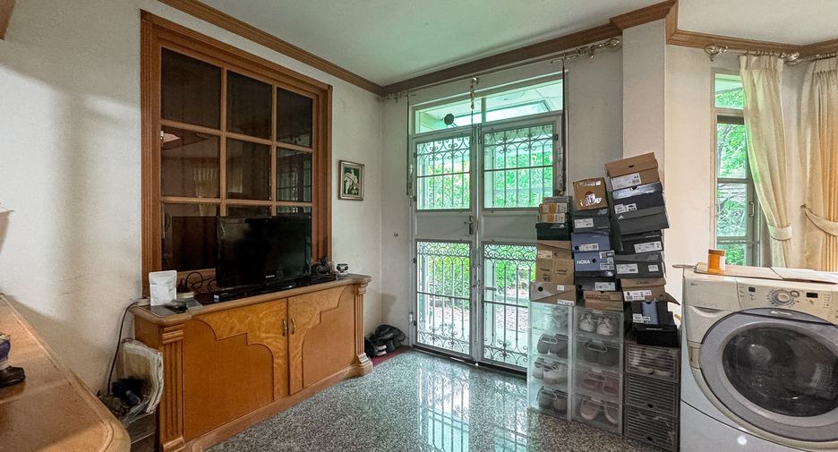 Haus zum Kauf mit 3 Zimmer in Bang Khun Thian, Bangkok