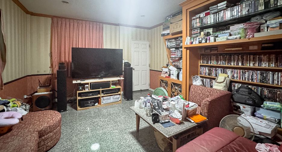 Haus zum Kauf mit 3 Zimmer in Bang Khun Thian, Bangkok