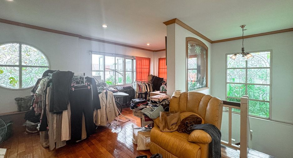 Haus zum Kauf mit 3 Zimmer in Bang Khun Thian, Bangkok