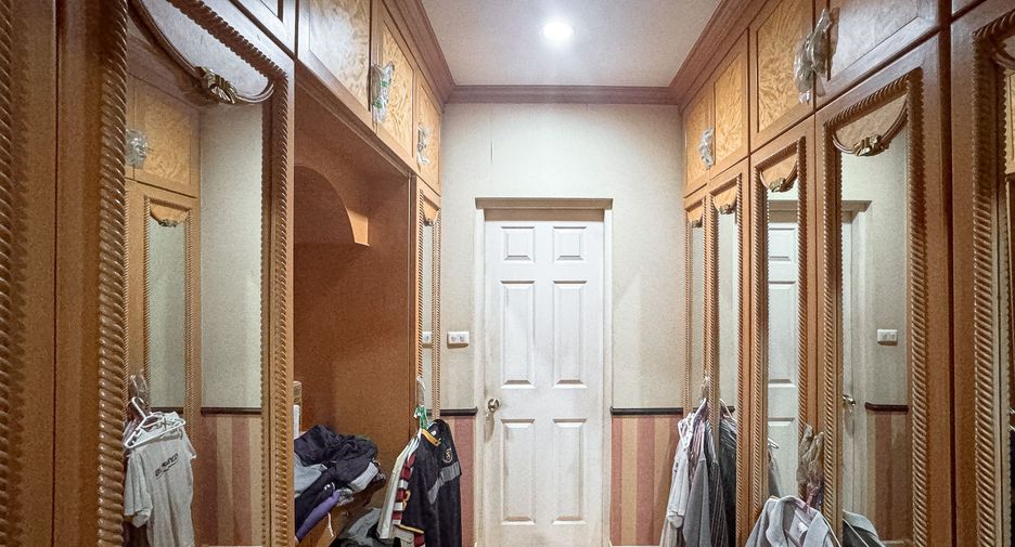 Haus zum Kauf mit 3 Zimmer in Bang Khun Thian, Bangkok
