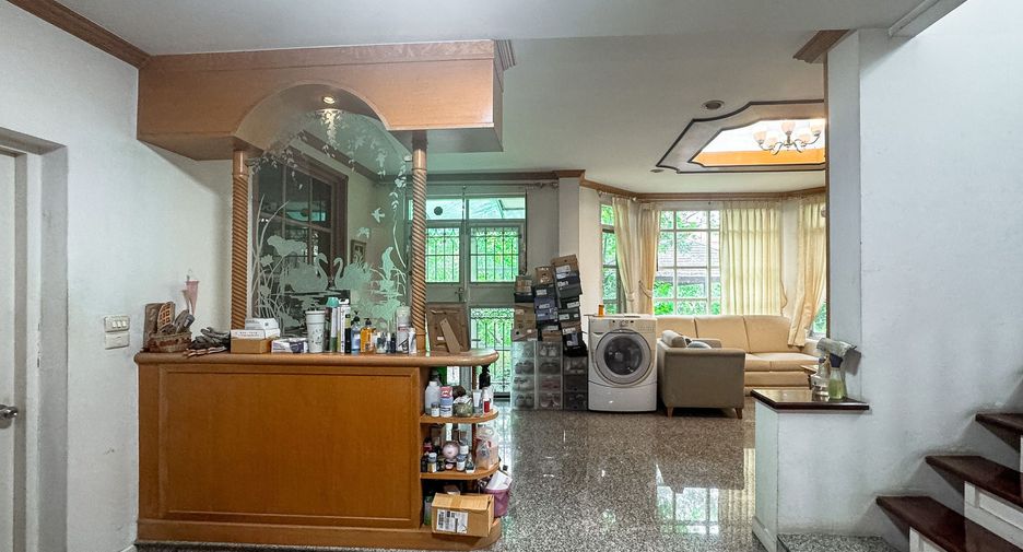 Haus zum Kauf mit 3 Zimmer in Bang Khun Thian, Bangkok