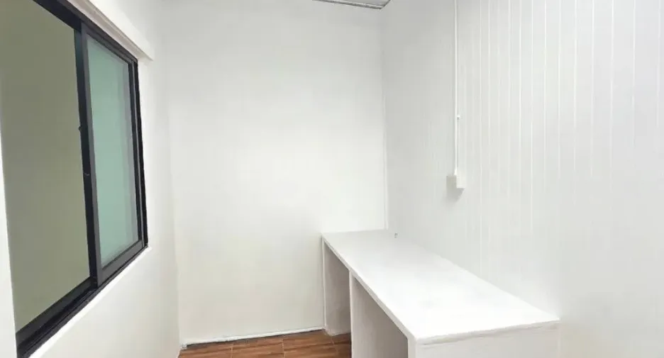 Casa adosada en venta de 3 habitaciones en Bang Kruai, Nonthaburi