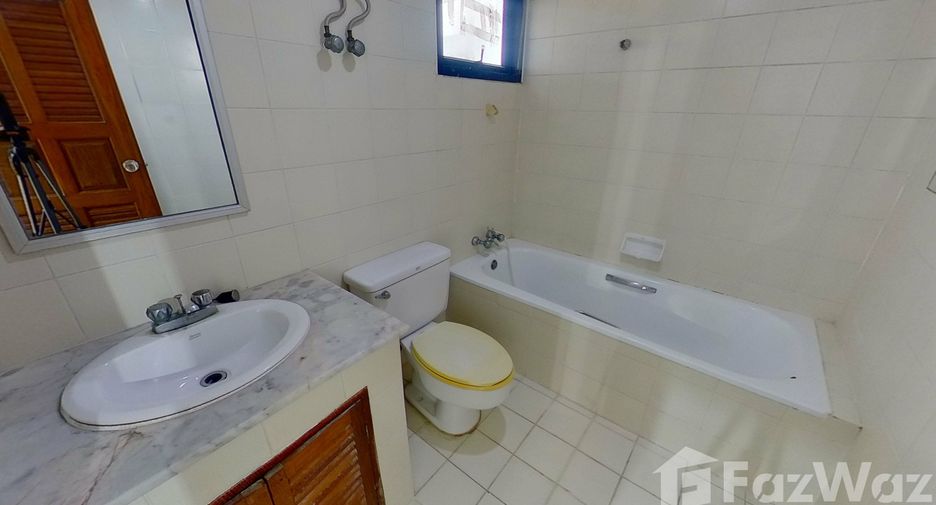 For sale 4 bedrooms condo in Watthana, Bangkok