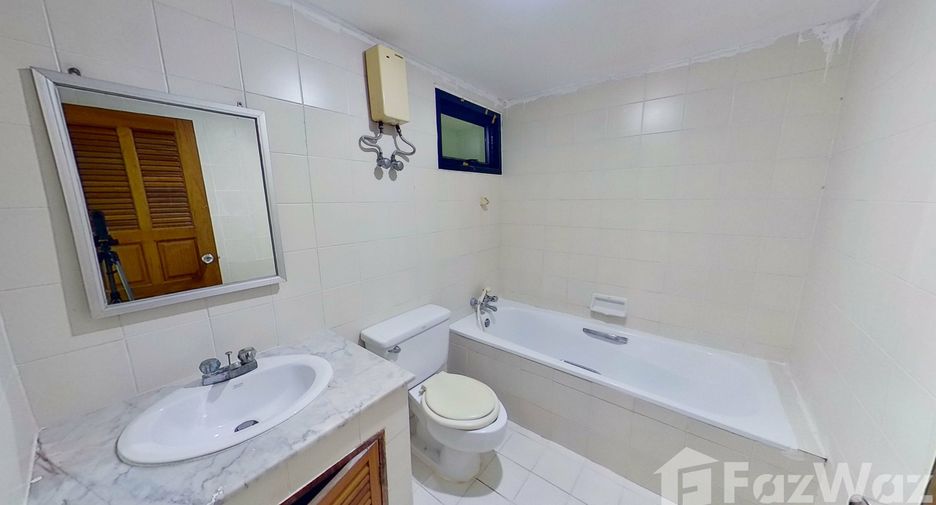 For sale 4 bedrooms condo in Watthana, Bangkok