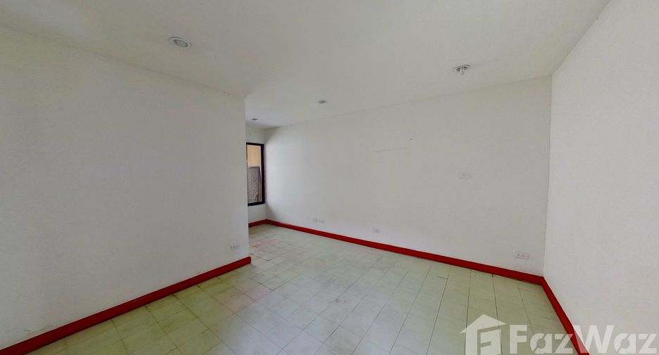 For sale 4 bedrooms condo in Watthana, Bangkok