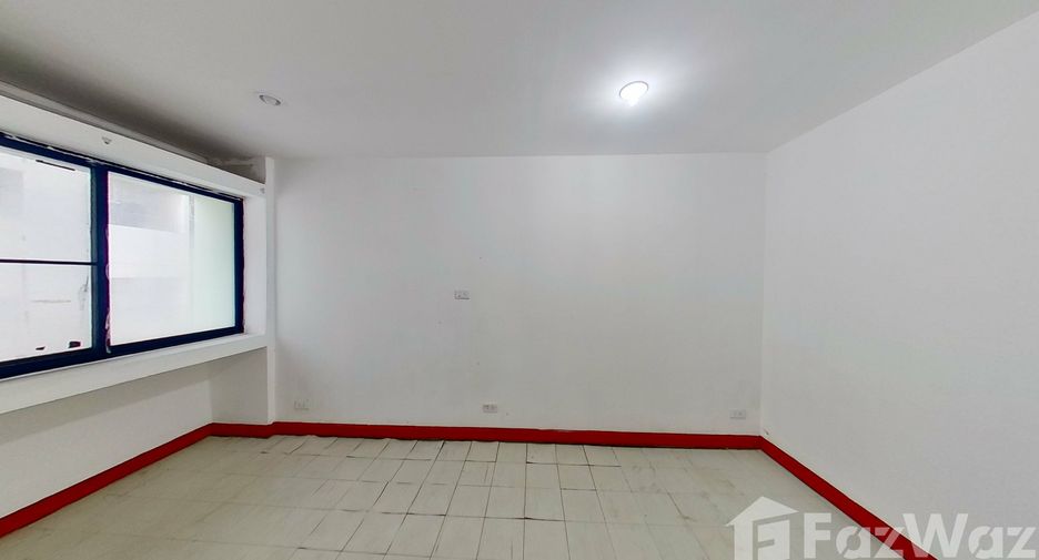 For sale 4 bedrooms condo in Watthana, Bangkok