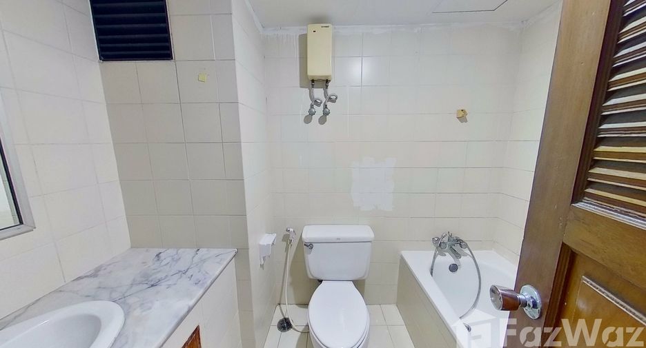For sale 4 bedrooms condo in Watthana, Bangkok