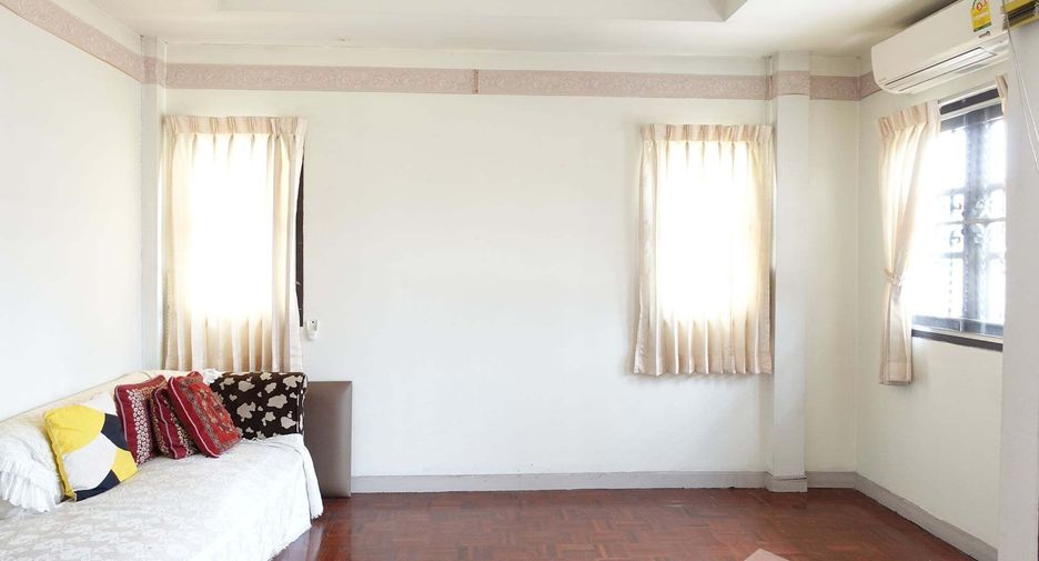 For sale 3 bedrooms house in Thawi Watthana, Bangkok