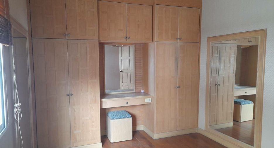 For sale 3 bedrooms townhouse in Bang Lamung, Chonburi