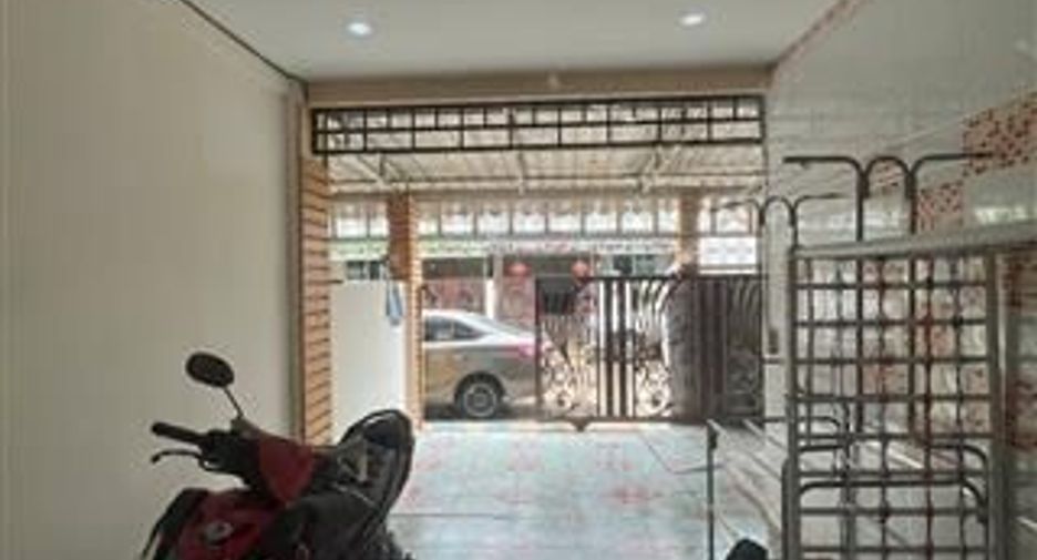 For sale 3 bedrooms townhouse in Phra Samut Chedi, Samut Prakan