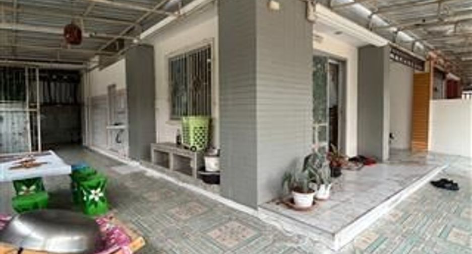 For sale 3 bedrooms townhouse in Phra Samut Chedi, Samut Prakan