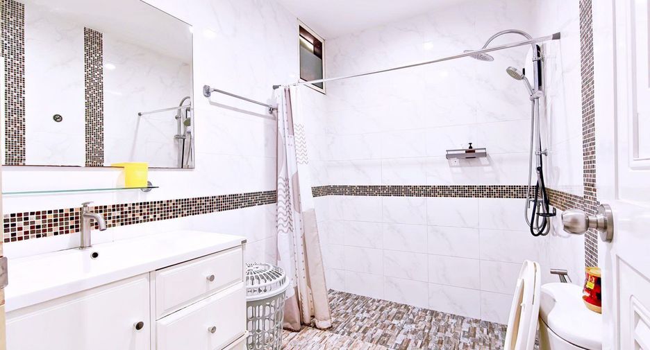 For sale and for rent 3 bedrooms villa in Bang Lamung, Chonburi