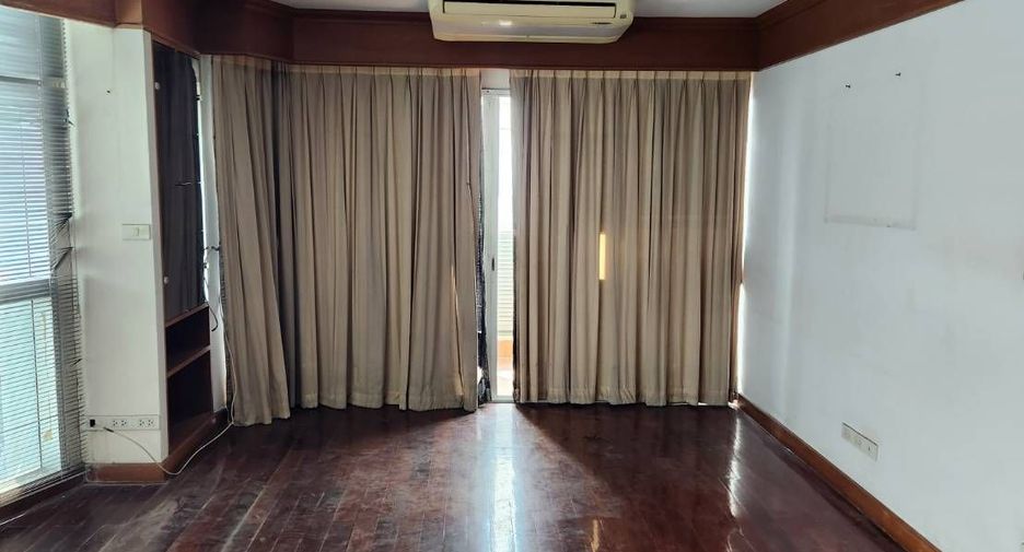 For sale 3 bedrooms condo in Yan Nawa, Bangkok