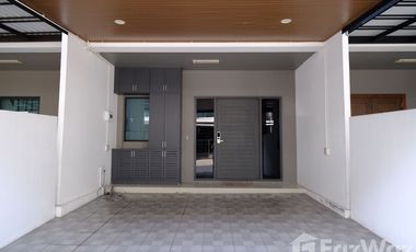 For sale 3 bedrooms townhouse in Lat Phrao, Bangkok