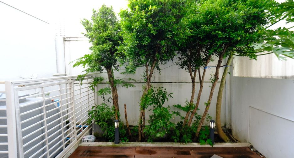 For sale 3 ベッドルーム townhouse in Lat Phrao, Bangkok