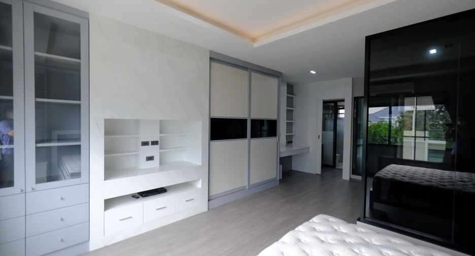 For sale 3 ベッドルーム townhouse in Lat Phrao, Bangkok