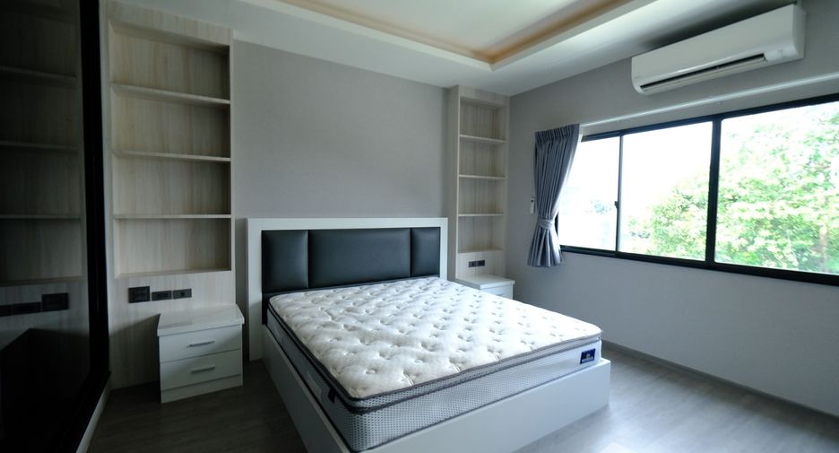 For sale 3 ベッドルーム townhouse in Lat Phrao, Bangkok