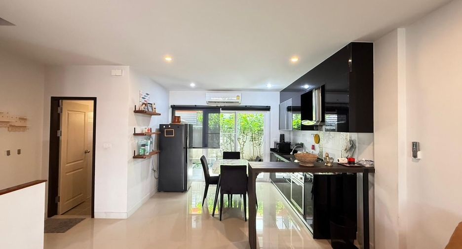 For rent 3 bedrooms townhouse in Mueang Phuket, Phuket