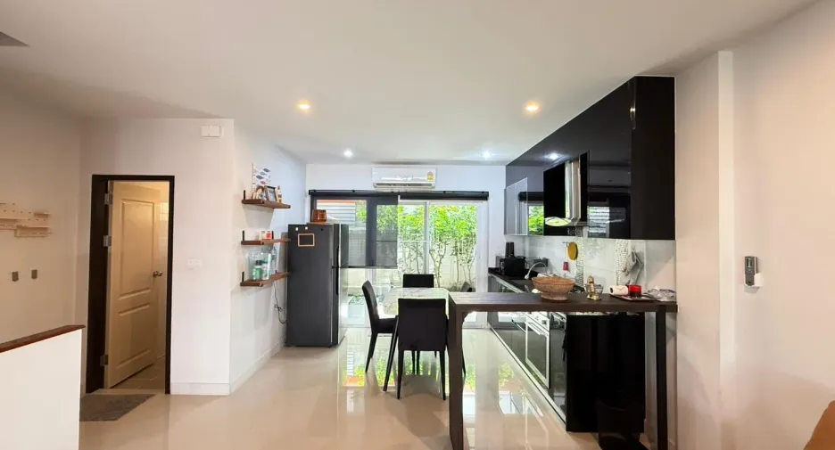 For rent 3 bedrooms townhouse in Mueang Phuket, Phuket