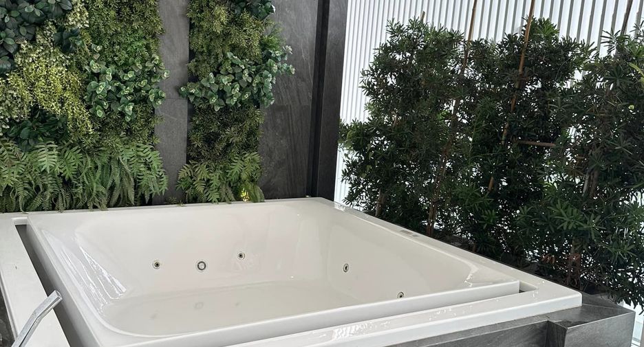 For sale and for rent 4 bedrooms house in Bueng Kum, Bangkok