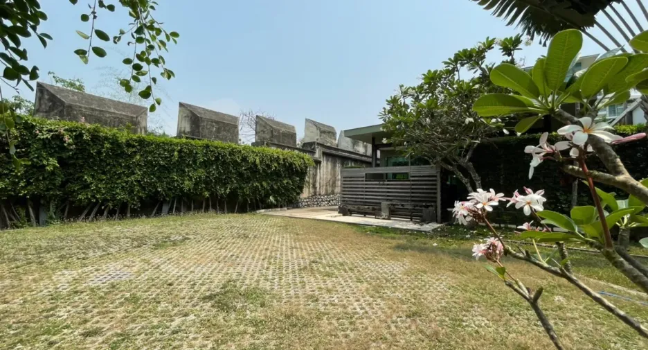 For rent and for sale 5 bedrooms villa in Bang Lamung, Chonburi