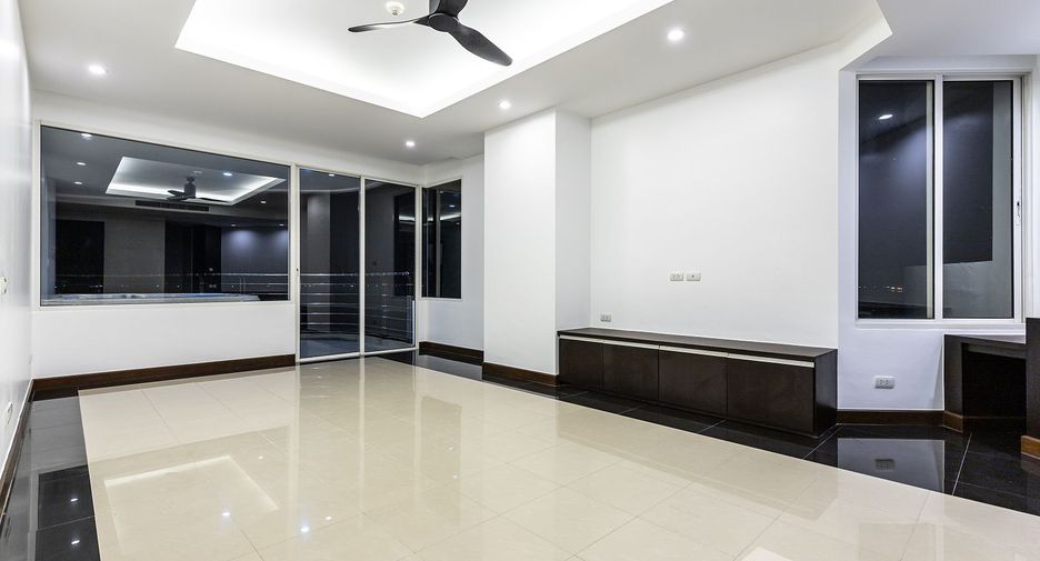 For sale 3 bedrooms condo in Bang Lamung, Chonburi