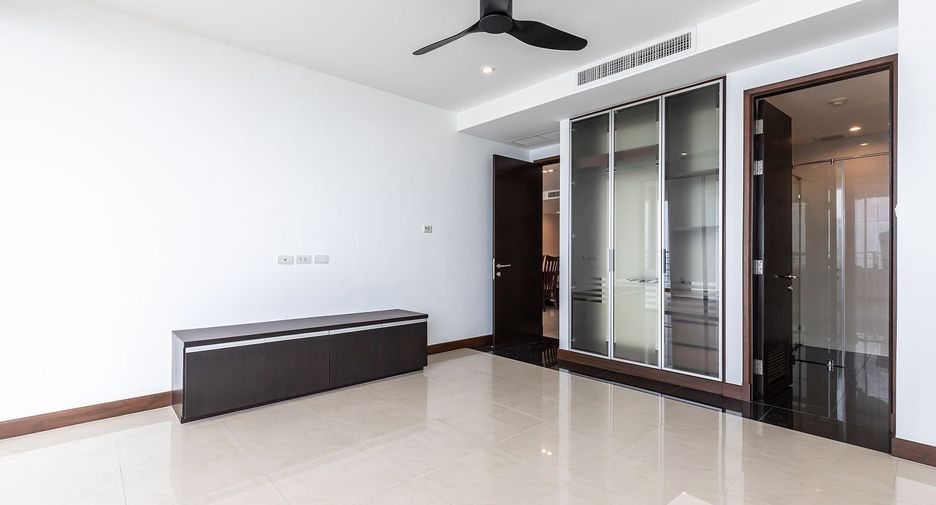 For sale 3 bedrooms condo in Bang Lamung, Chonburi