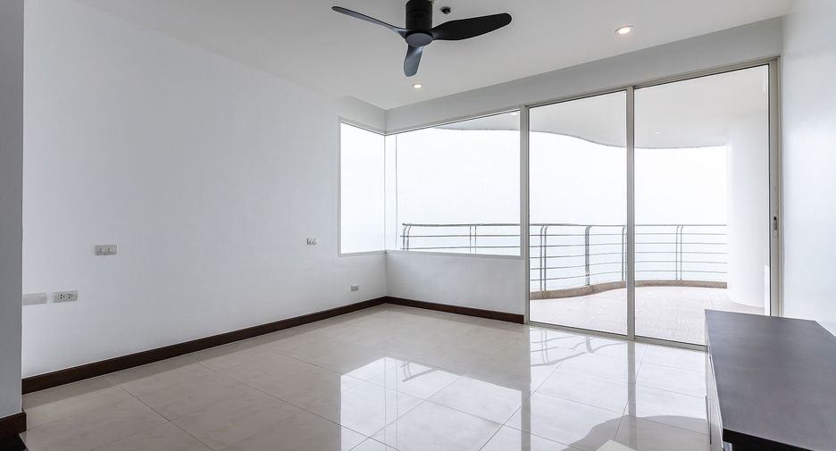 For sale 3 bedrooms condo in Bang Lamung, Chonburi