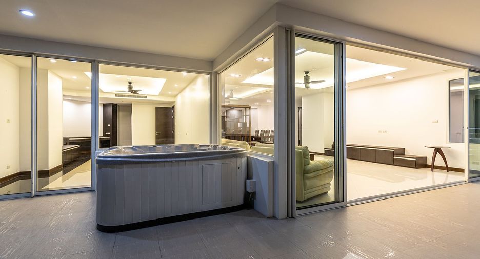 For sale 3 bedrooms condo in Bang Lamung, Chonburi